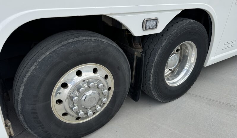 2015 MCI J4500 full