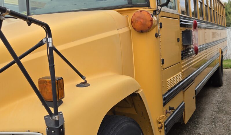 2006 Freightliner Thomas Built full