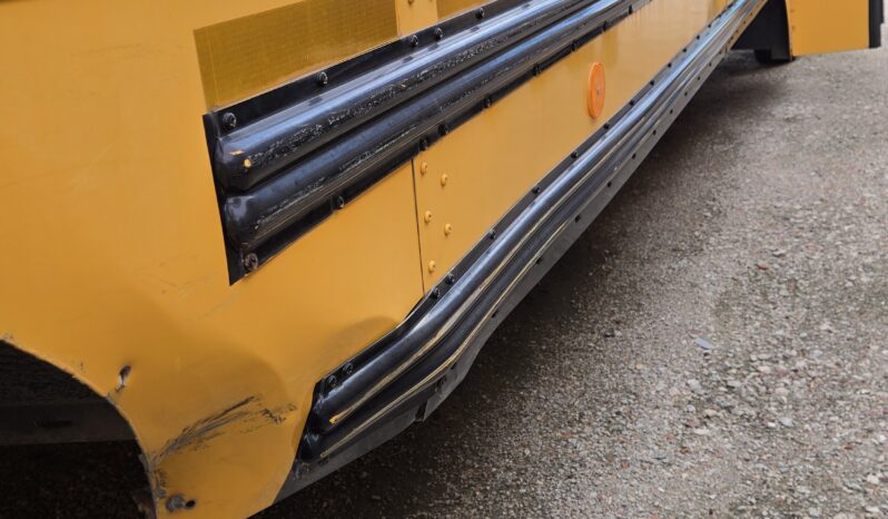 2006 Freightliner Thomas Built full