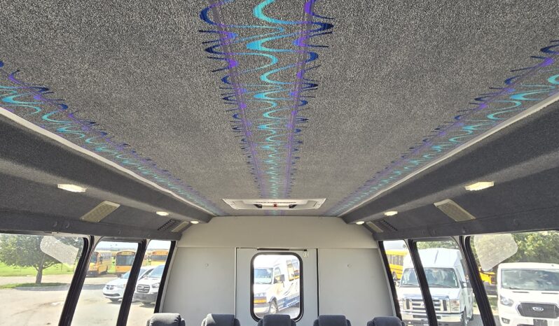 2012 Ford E450 Shuttle Van/Activity 24 Passenger full