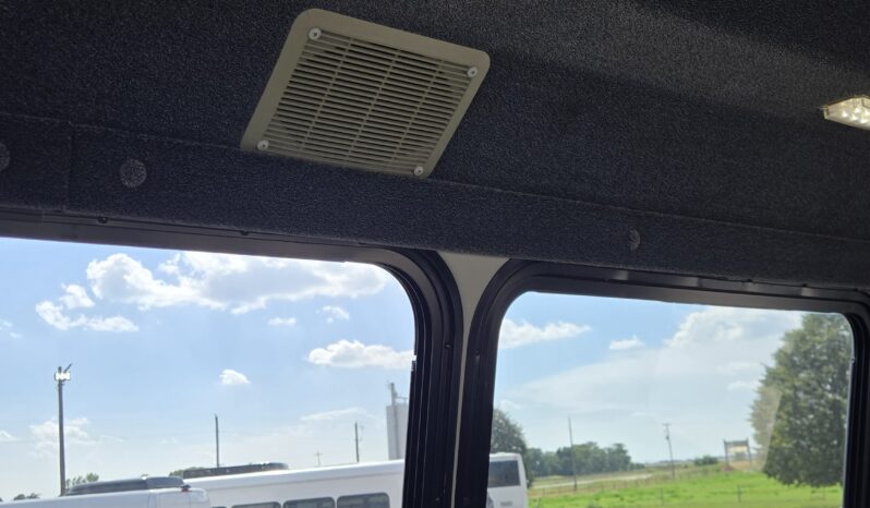 2012 Ford E450 Shuttle Van/Activity 24 Passenger full