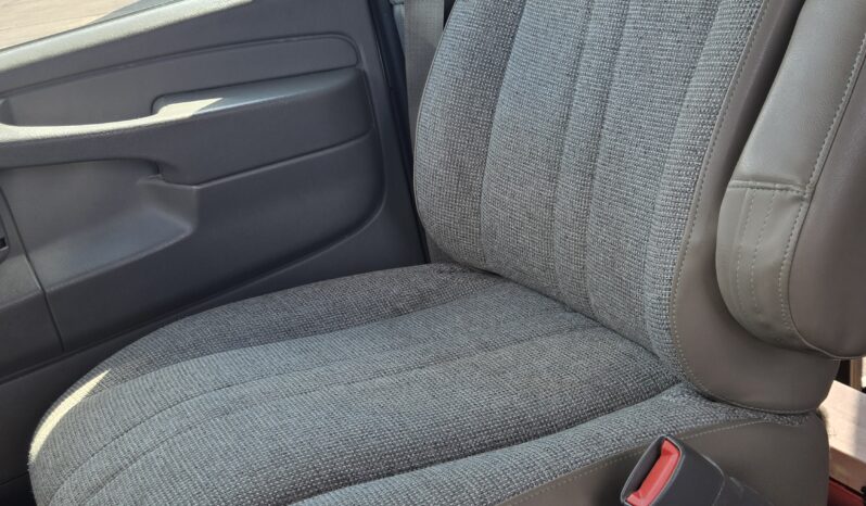 2010 Chevy Express Cutaway 14+ Passenger full