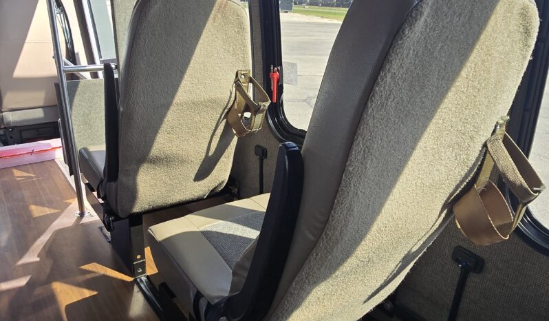 2010 Chevy Express Cutaway 14+ Passenger full