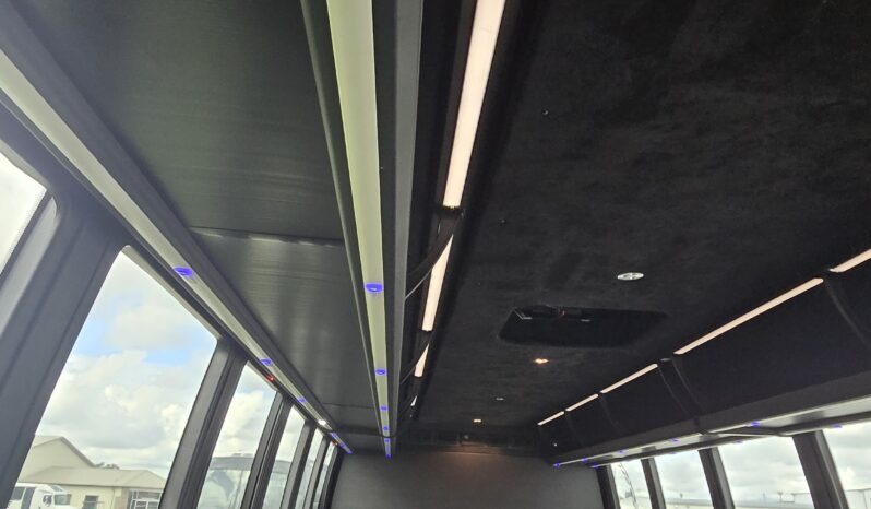 2018 Freightliner Executive Spec Coach M2 37-Capacity full