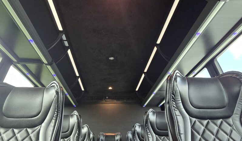 2018 Freightliner Executive Spec Coach M2 37-Capacity full