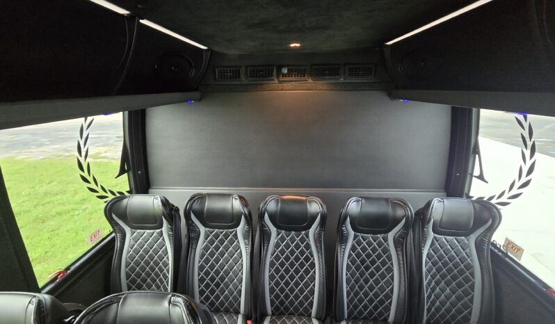 2018 Freightliner Executive Spec Coach M2 37-Capacity full