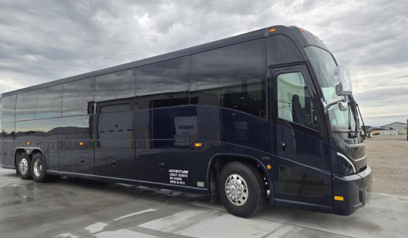 2013 MCI J4500 54 Passenger Luxury Coach Limo Spec full