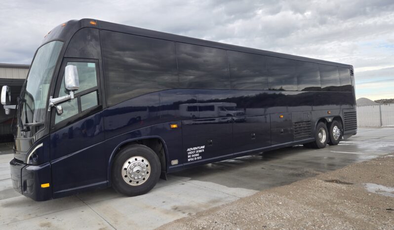 2013 MCI J4500 54 Passenger Luxury Coach Limo Spec full