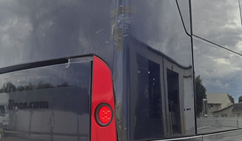 2013 MCI J4500 54 Passenger Luxury Coach Limo Spec full