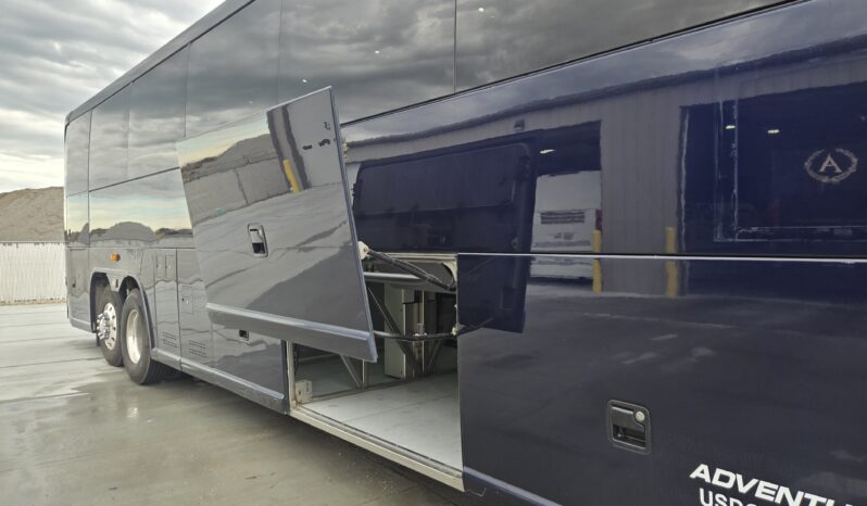 2013 MCI J4500 54 Passenger Luxury Coach Limo Spec full