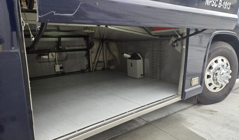 2013 MCI J4500 54 Passenger Luxury Coach Limo Spec full