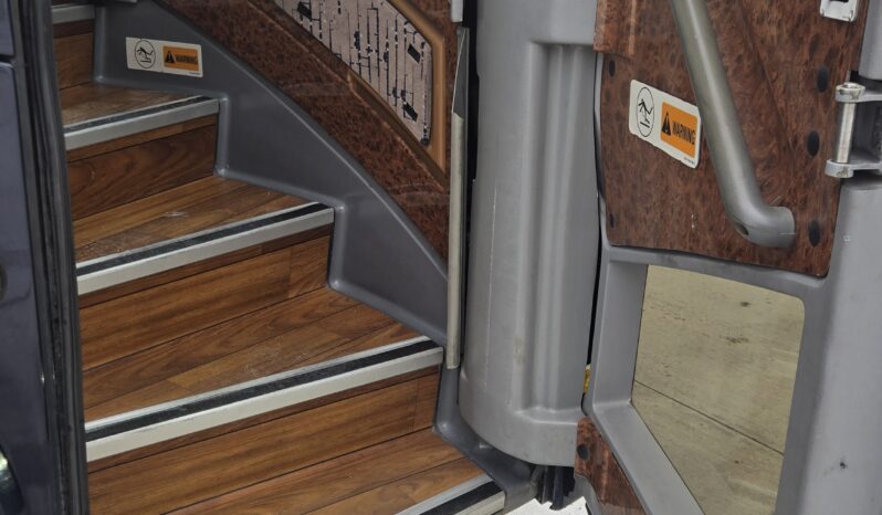 2013 MCI J4500 54 Passenger Luxury Coach Limo Spec full