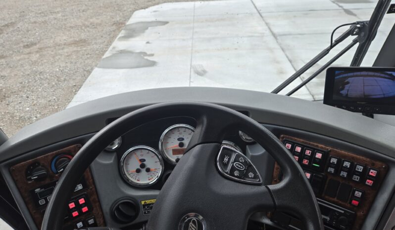 2013 MCI J4500 54 Passenger Luxury Coach Limo Spec full