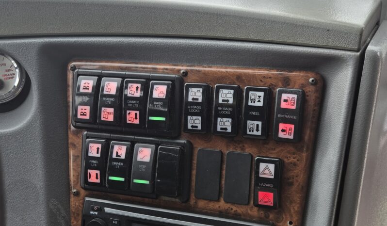 2013 MCI J4500 54 Passenger Luxury Coach Limo Spec full