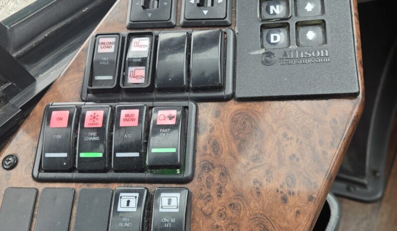 2013 MCI J4500 54 Passenger Luxury Coach Limo Spec full