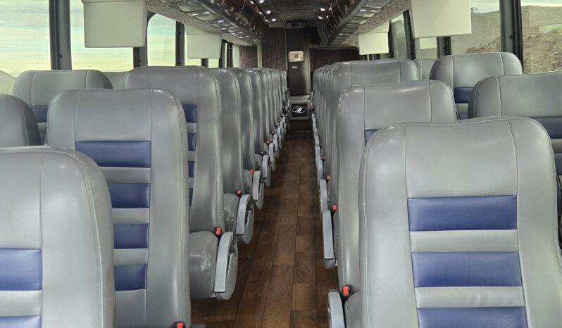 2013 MCI J4500 54 Passenger Luxury Coach Limo Spec full