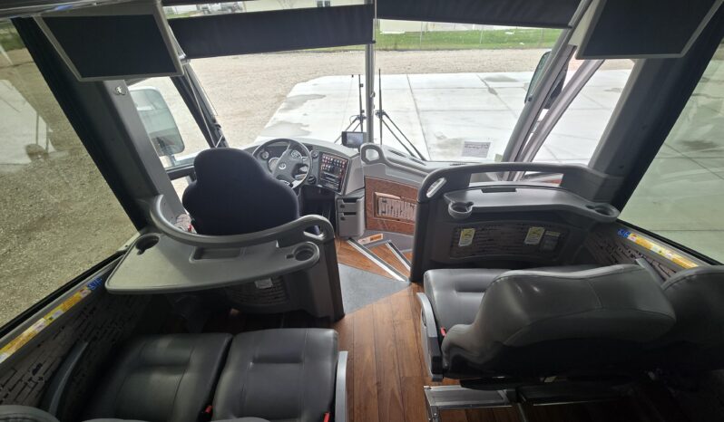 2013 MCI J4500 54 Passenger Luxury Coach Limo Spec full