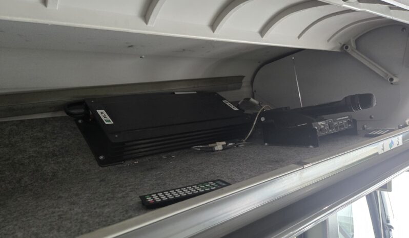 2013 MCI J4500 54 Passenger Luxury Coach Limo Spec full