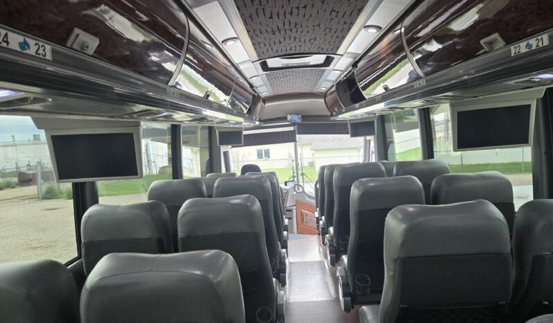 2013 MCI J4500 54 Passenger Luxury Coach Limo Spec full