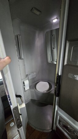 2013 MCI J4500 54 Passenger Luxury Coach Limo Spec full