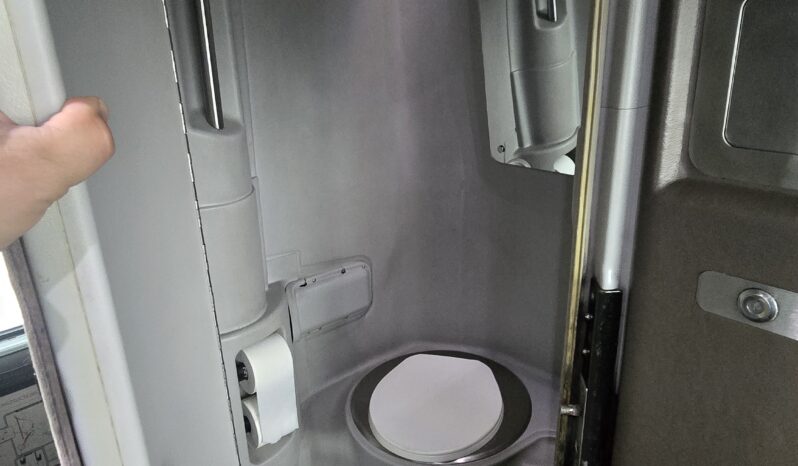 2013 MCI J4500 54 Passenger Luxury Coach Limo Spec full