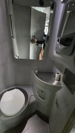 2013 MCI J4500 54 Passenger Luxury Coach Limo Spec full