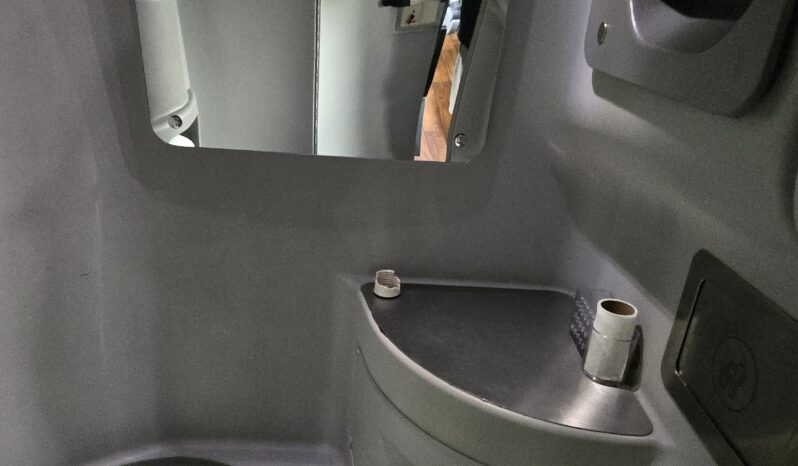 2013 MCI J4500 54 Passenger Luxury Coach Limo Spec full