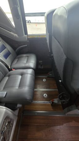 2013 MCI J4500 54 Passenger Luxury Coach Limo Spec full