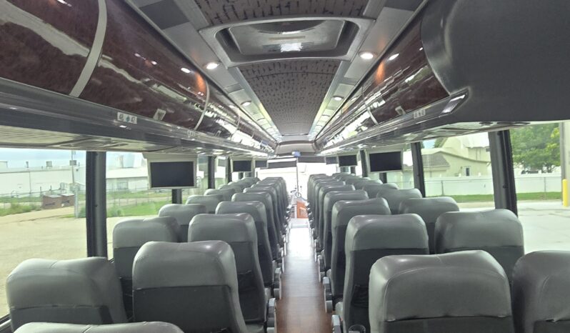 2013 MCI J4500 54 Passenger Luxury Coach Limo Spec full