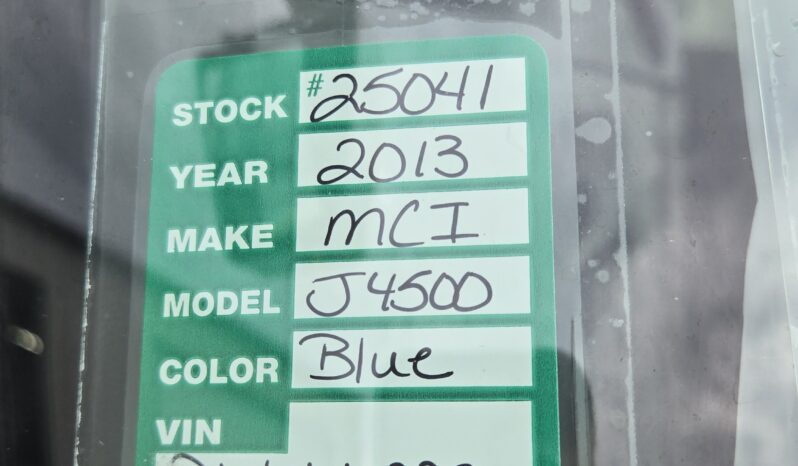 2013 MCI J4500 54 Passenger Luxury Coach Limo Spec full