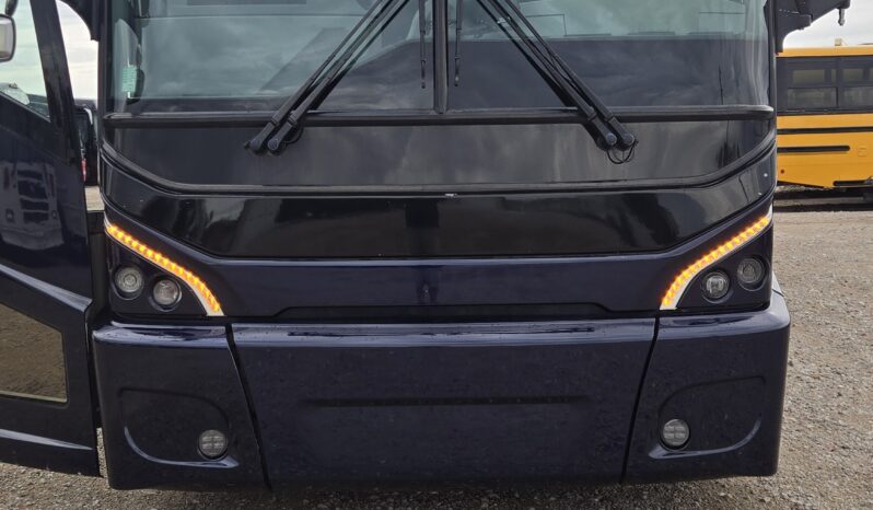 2014 MCI J4500 54 Passenger Luxury Coach full