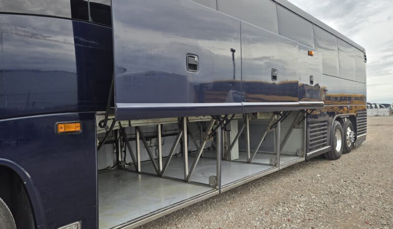 2014 MCI J4500 54 Passenger Luxury Coach full