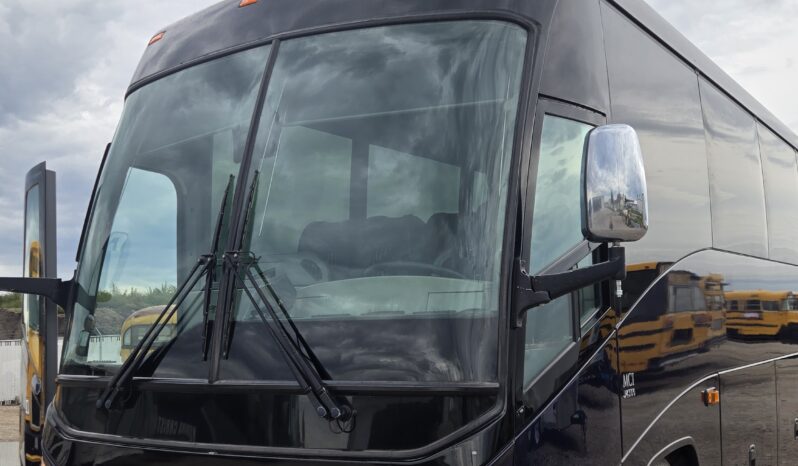 2014 MCI J4500 54 Passenger Luxury Coach full