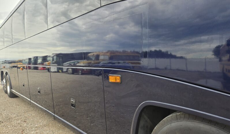 2014 MCI J4500 54 Passenger Luxury Coach full