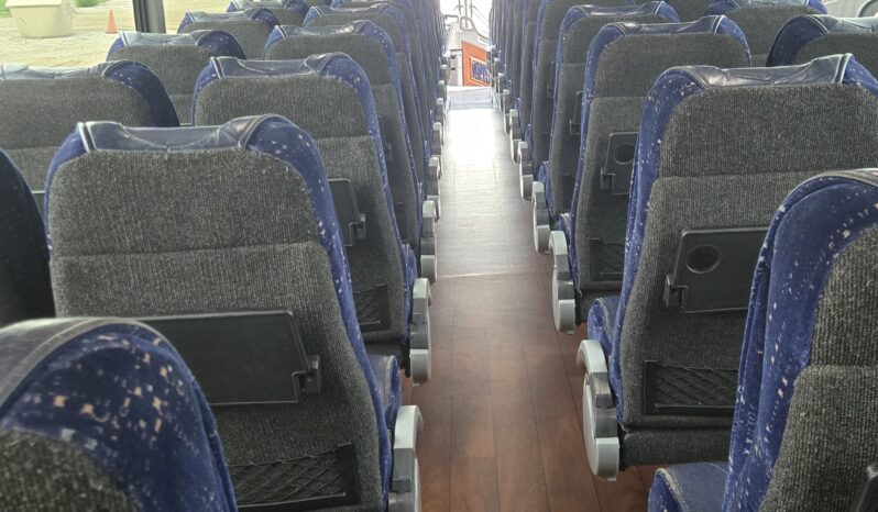 2014 MCI J4500 54 Passenger Luxury Coach full