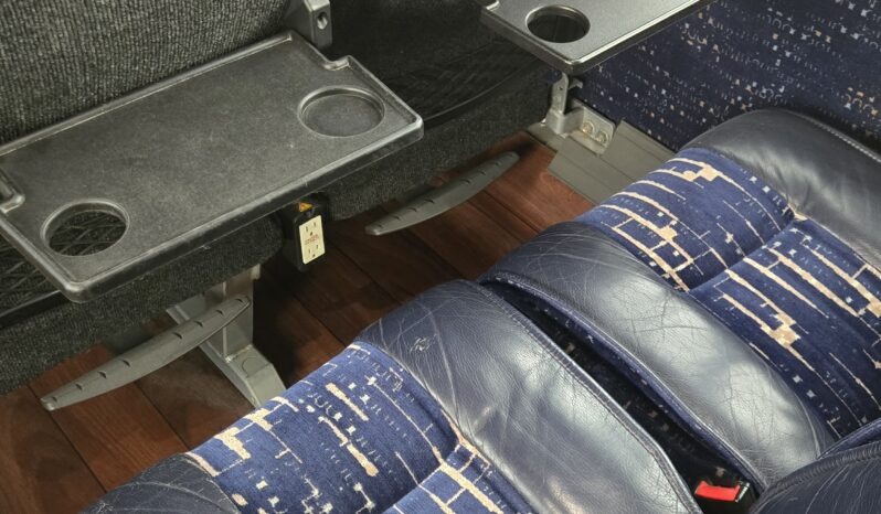 2014 MCI J4500 54 Passenger Luxury Coach full