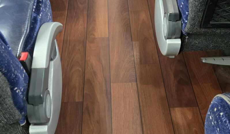 2014 MCI J4500 54 Passenger Luxury Coach full