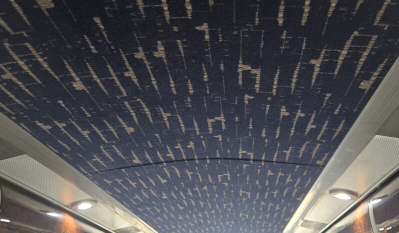 2014 MCI J4500 54 Passenger Luxury Coach full