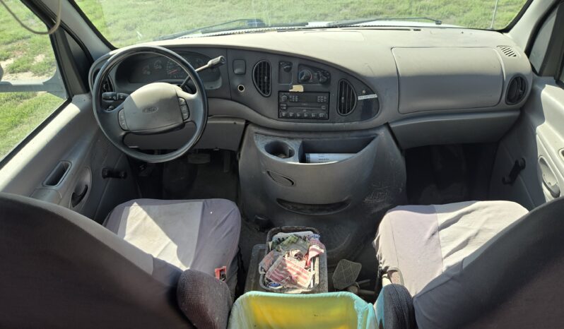 1999 Ford Cutaway 24 Passenger Shuttle full