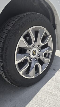 2023 Chevy Express (9 Passenger) Luxury – Explorer Limited full