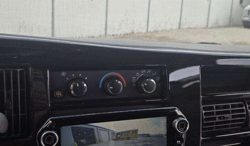 2023 Chevy Express (9 Passenger) Luxury – Explorer Limited full