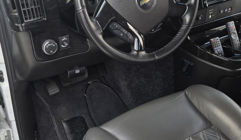 2023 Chevy Express (9 Passenger) Luxury – Explorer Limited full