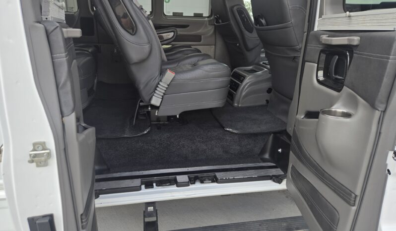 2023 Chevy Express (9 Passenger) Luxury – Explorer Limited full