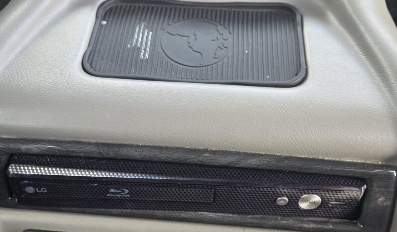 2023 Chevy Express (9 Passenger) Luxury – Explorer Limited full