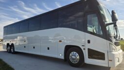 2015 MCI J4500 32-Passenger w/Gen/Kitchenette, w/c Lift, restroom full