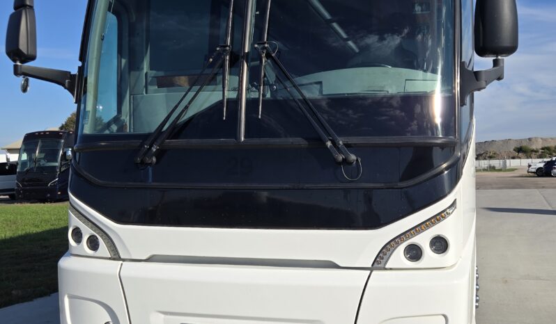 2015 MCI J4500 32-Passenger w/Gen/Kitchenette, w/c Lift, restroom full