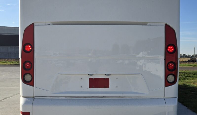 2015 MCI J4500 32-Passenger w/Gen/Kitchenette, w/c Lift, restroom full