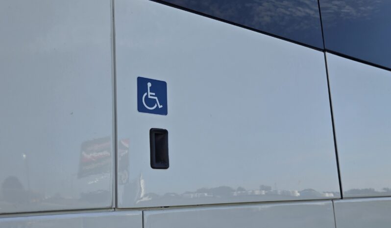 2015 MCI J4500 32-Passenger w/Gen/Kitchenette, w/c Lift, restroom full