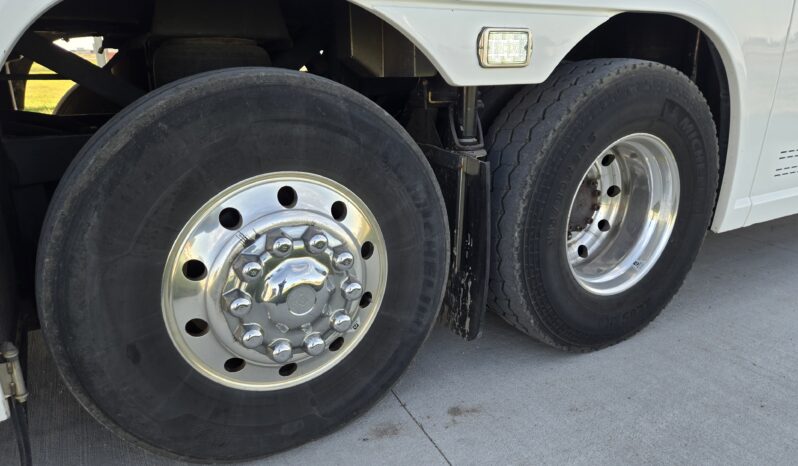 2015 MCI J4500 32-Passenger w/Gen/Kitchenette, w/c Lift, restroom full