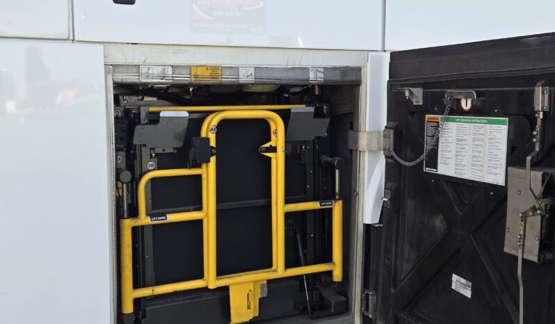 2015 MCI J4500 32-Passenger w/Gen/Kitchenette, w/c Lift, restroom full